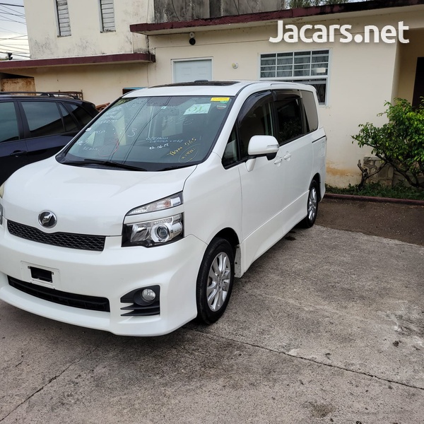 Toyota Voxy 2,0L 2013-2