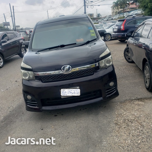 Toyota Voxy 2,0L 2010-1