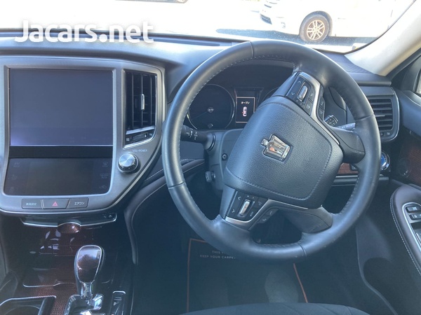 Toyota Crown 2,5L 2017-7