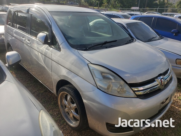 Toyota Isis 1,8L 2012-5
