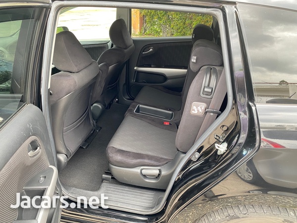 Honda Stream 1,8L 2013-8