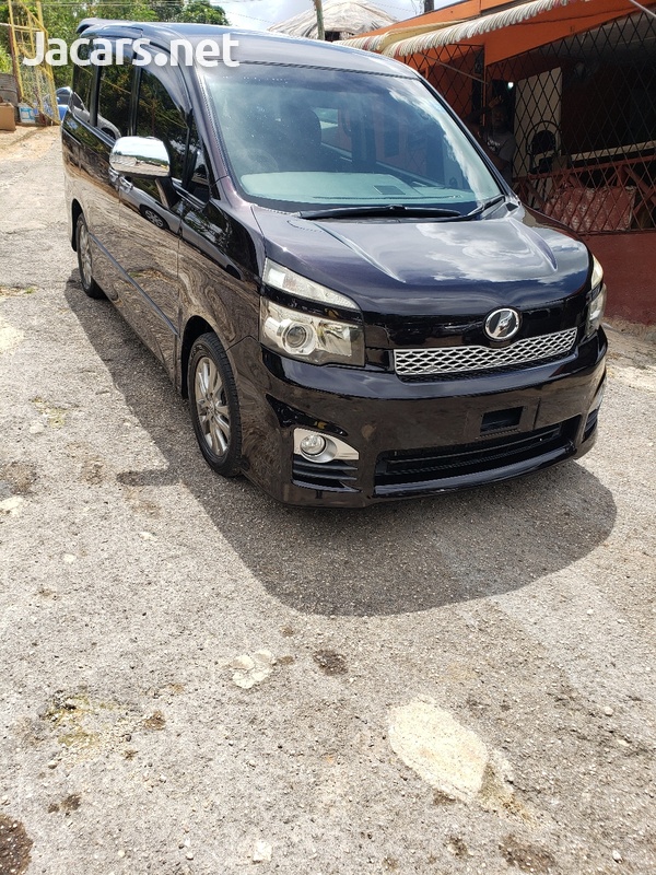 Toyota Voxy 2,0L 2011-3