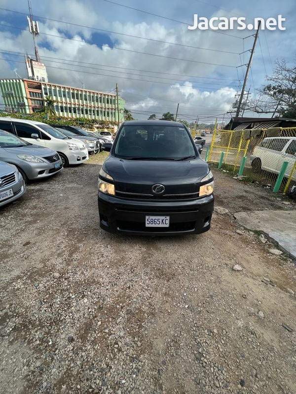 Toyota Voxy 2,0L 2010-1