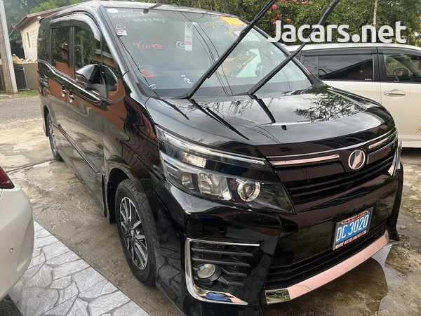 Toyota Voxy 2,0L 2014-1