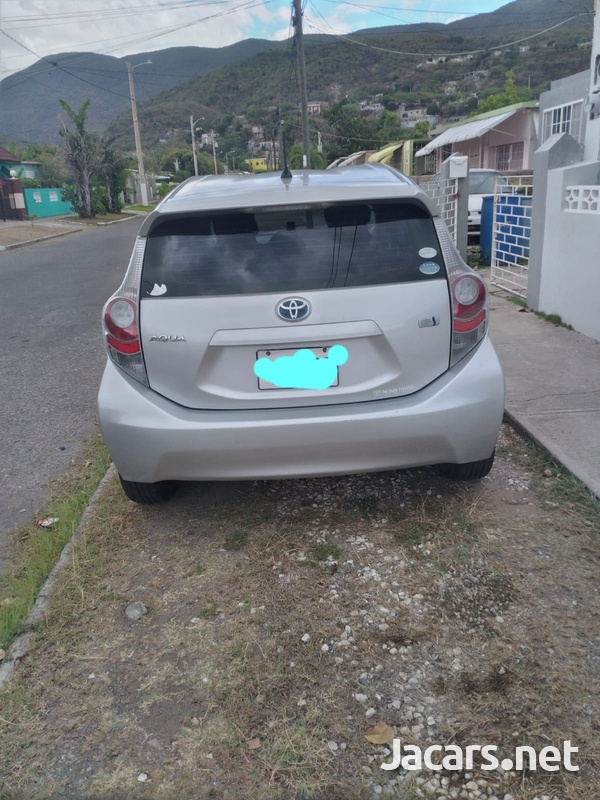 Toyota Aqua 1,5L 2012-2