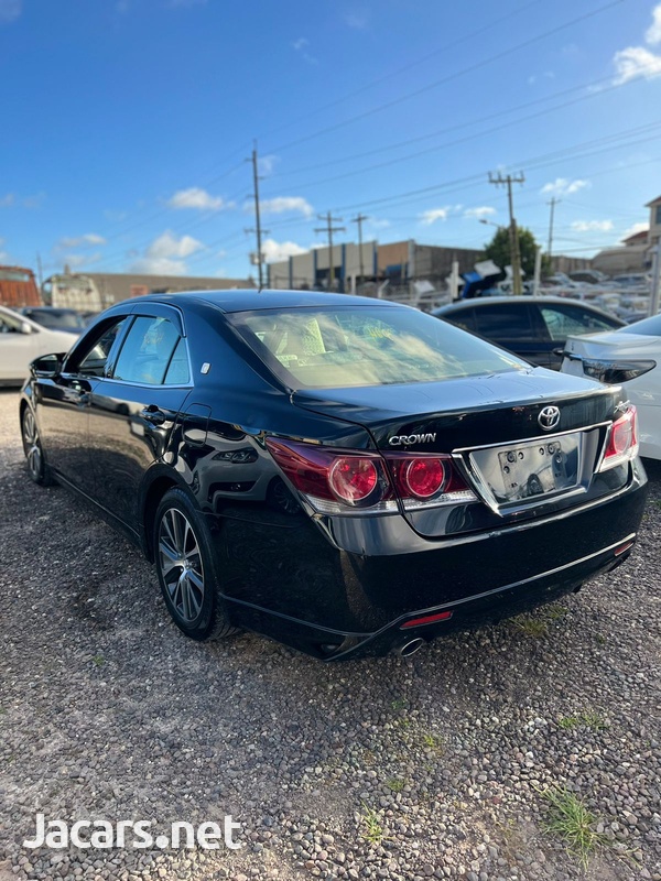 Toyota Crown 2,5L 2016-6