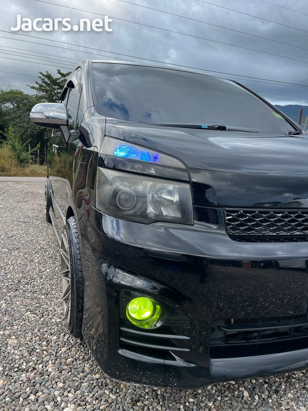 Toyota Voxy 2,0L 2012-6