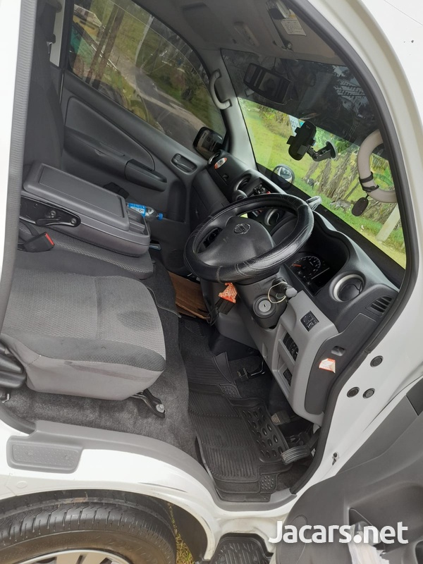 Nissan NV 3500 2,5L 2015-2