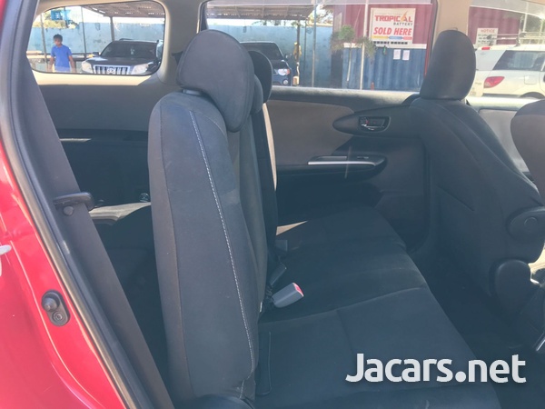 Toyota Wish 2,0L 2010-8