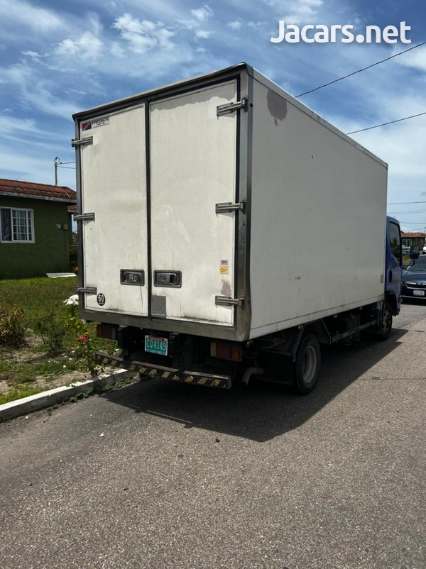 2009 Isuzu Truck-3