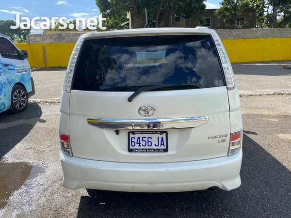 Toyota Isis 1,9L 2014-4