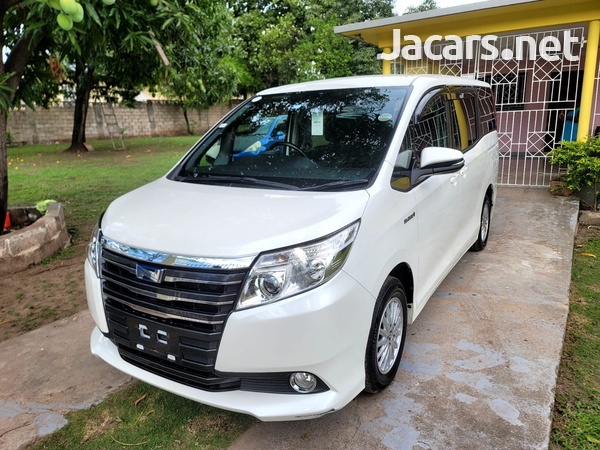 Toyota Noah 2,0L 2016-1