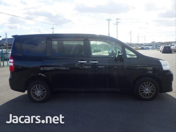 Toyota Noah 2,0L 2013-7