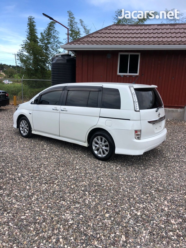 Toyota Isis 1,8L 2011-4
