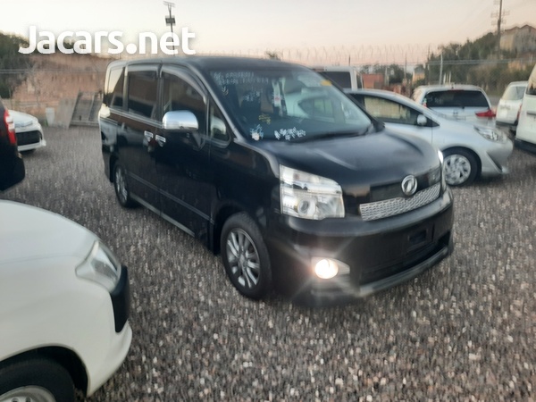 Toyota Voxy 2,0L 2013-3