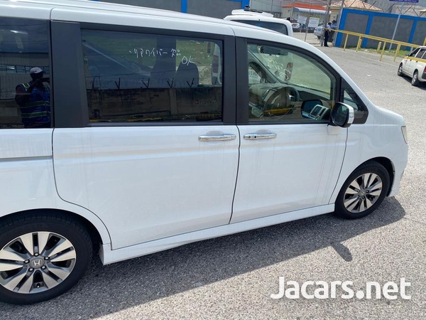 Honda Stepwgn Spada 2,0L 2014-6
