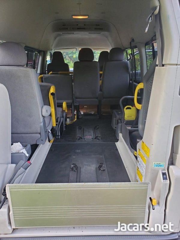 Toyota Hiace 2,5L 2007-6