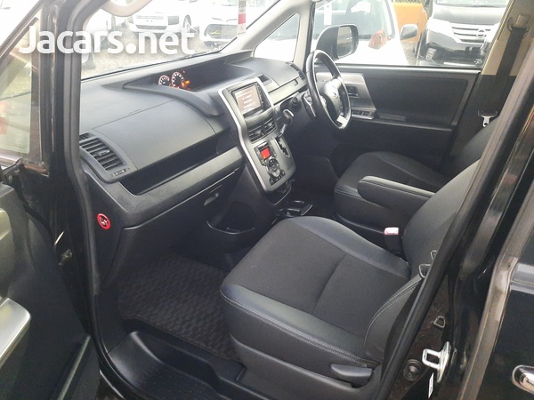 Toyota Voxy 2,0L 2013-9