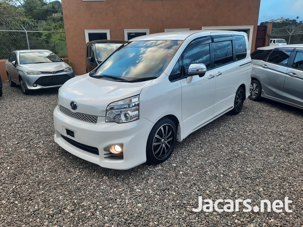 Toyota Voxy 2,0L 2013