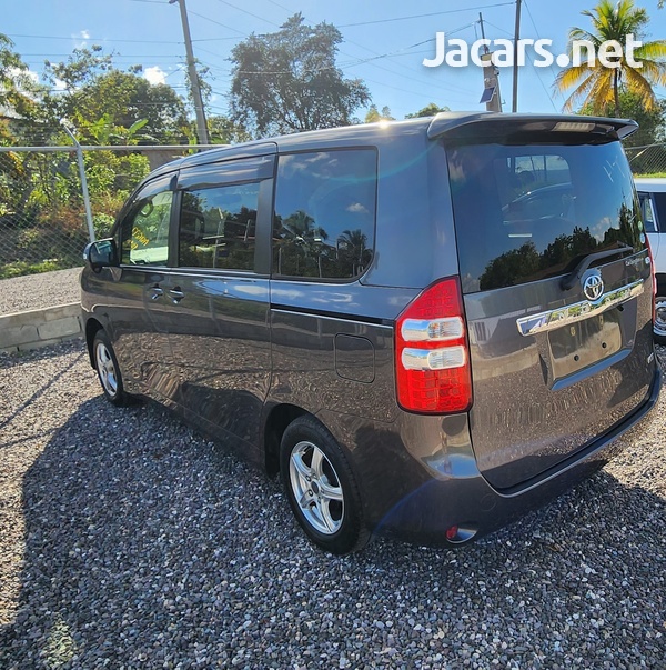 2013 Toyota Noah-4