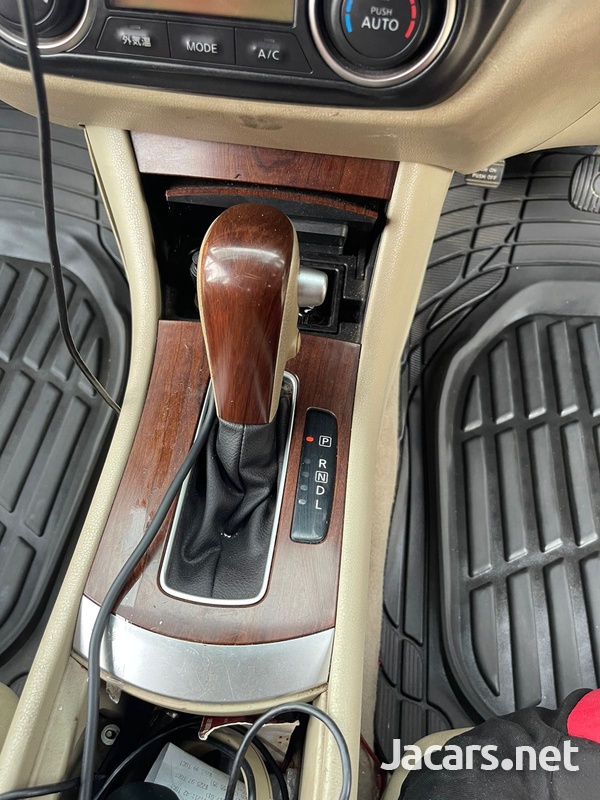 Nissan Bluebird 2,0L 2012-14