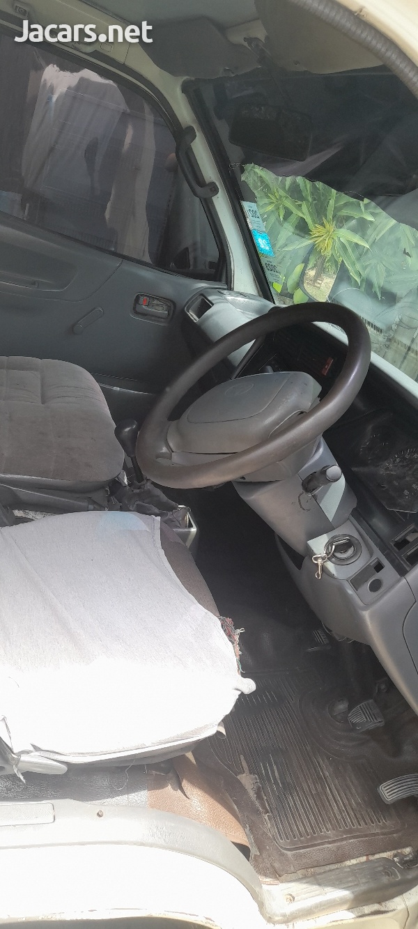 2000 Toyota Hiace-4