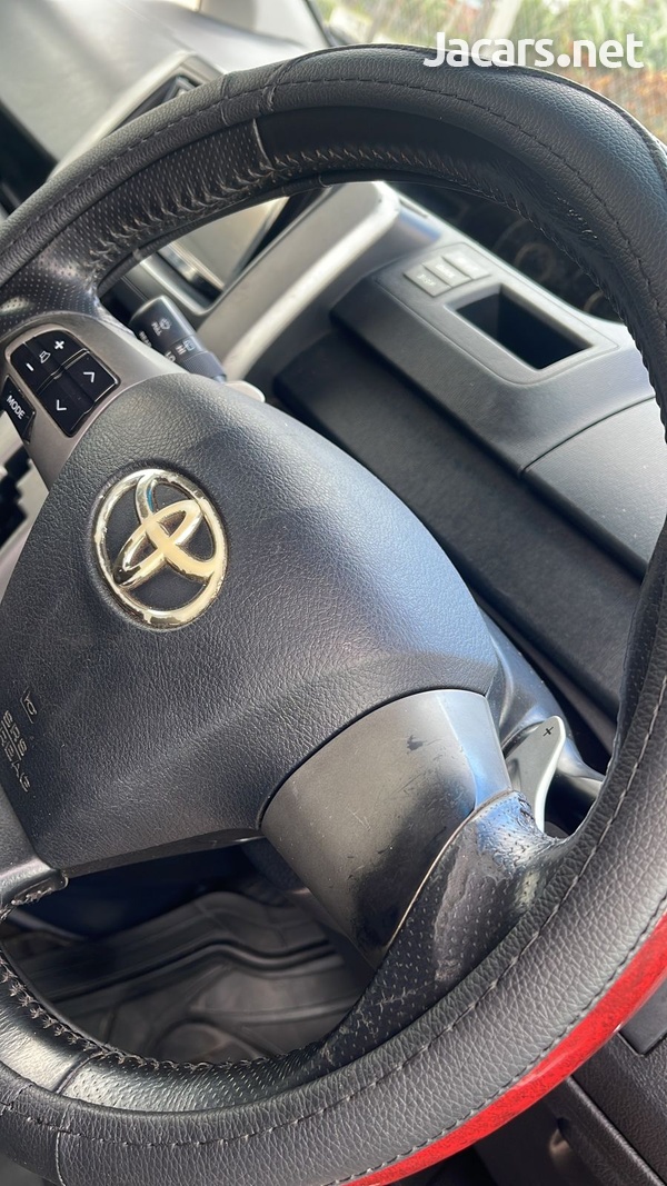 Toyota Voxy 2,0L 2011-11