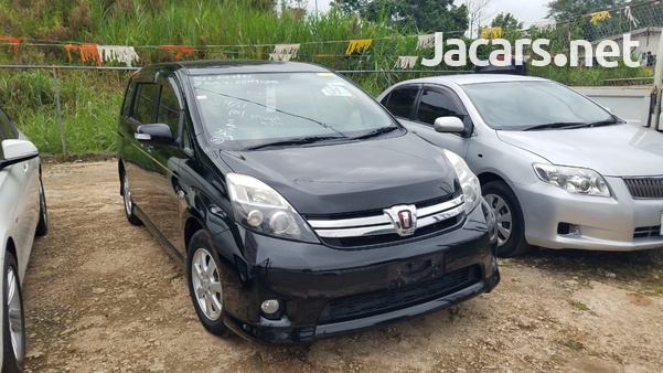 Toyota Isis 2,0L 2013-3