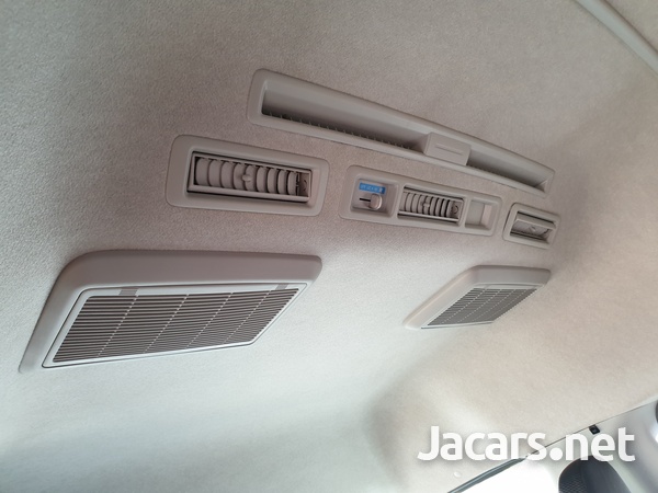 2011 Toyota Hiace Bus-5