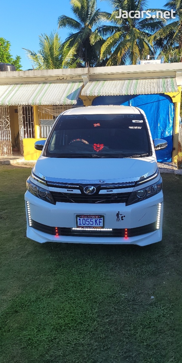 Toyota Voxy 1,9L 2015-1