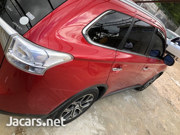 Mitsubishi Outlander or Airtrek 2,4L 2015-3
