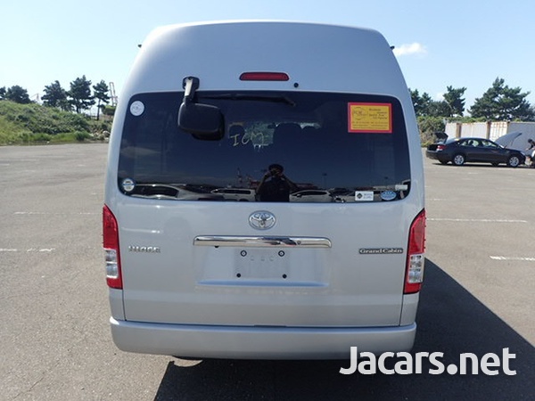 Toyota Hiace Grand Cabin 2,5L 2014-6