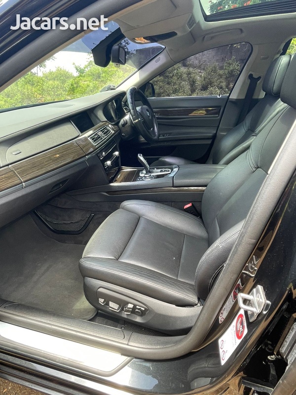 BMW 7-Series 3,0L 2013-6