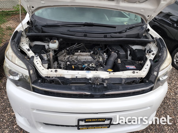TOYOTA VOXY 2012, IMMACULATE CONDITION. CALL876-393-7625-9