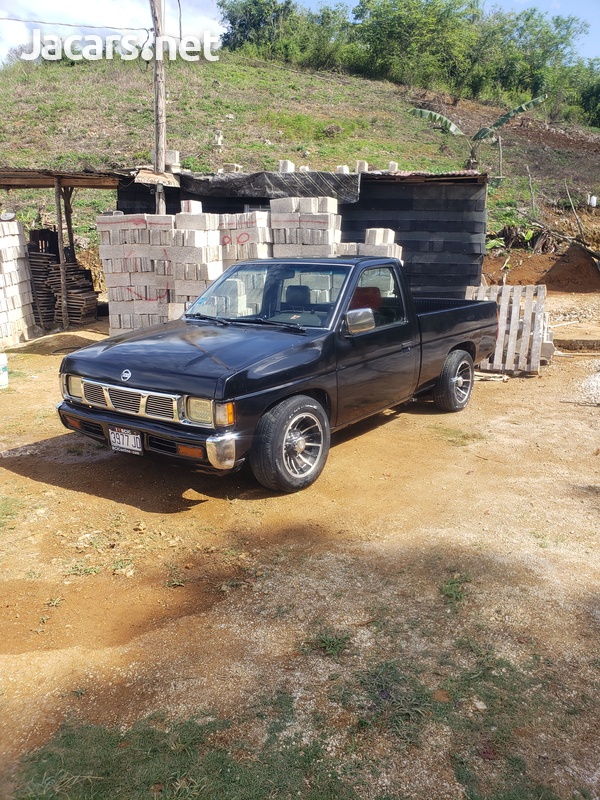 Nissan pickup-2