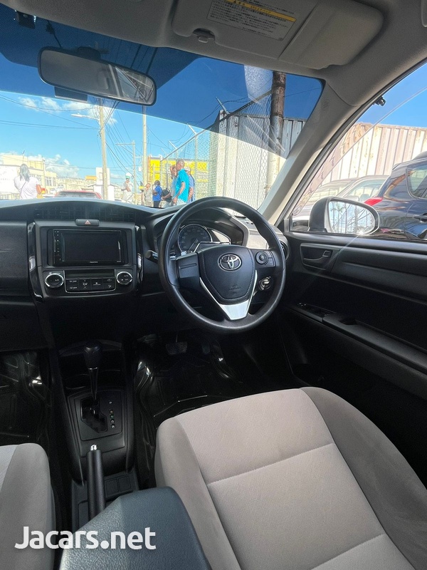 Toyota Axio 1,5L 2016-7