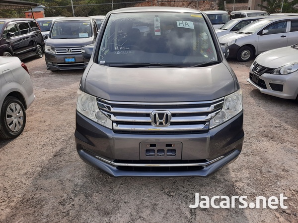 Honda Stepwgn 2,0L 2013-3