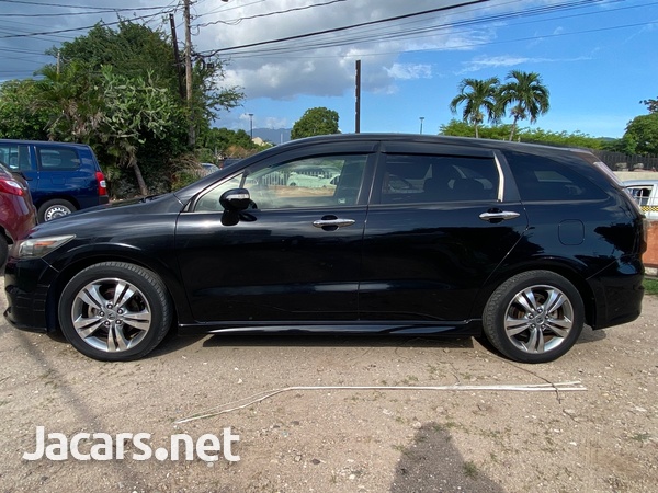 Honda Stream 1,8L 2013-4