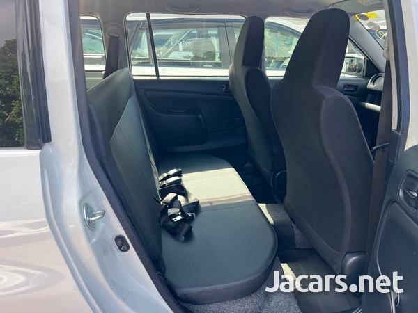 Toyota Probox 1,5L 2017-8
