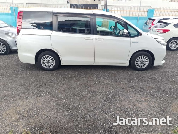 2014 Toyota Noah-2