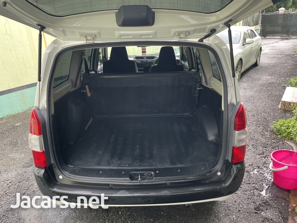Toyota Probox 1,3L 2017-6