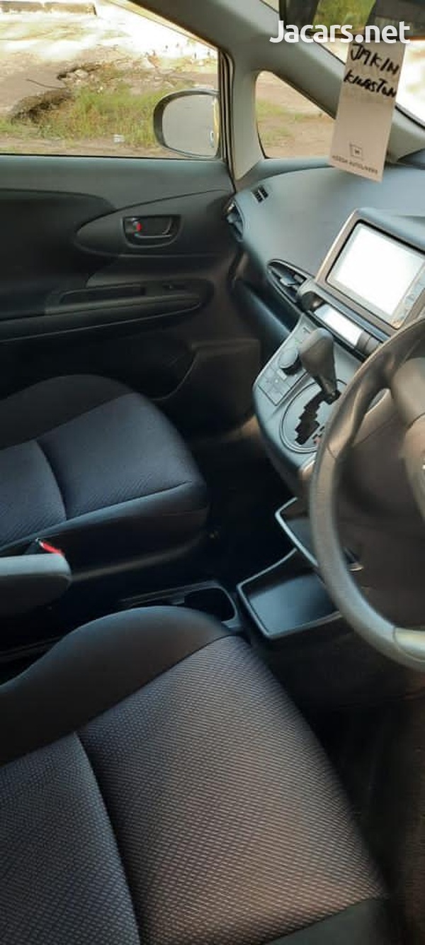 Toyota Wish 1,7L 2012-6