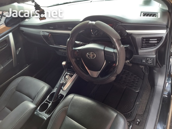 Toyota Corolla Altis 1,6L 2014-7