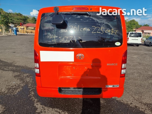 Toyota Hiace 2,0L 2015-4