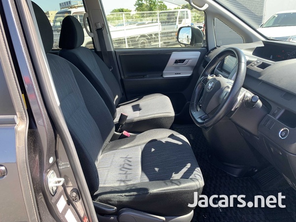 Toyota Noah 2,0L 2013-7