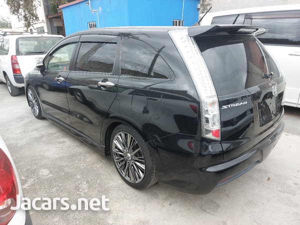 Honda Stream 2,0L 2013-3