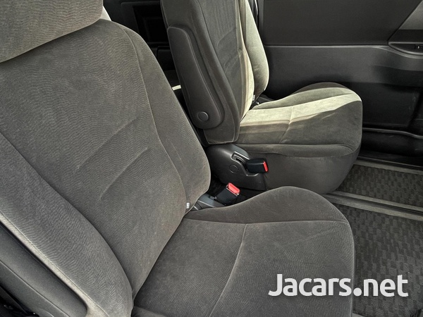 Toyota Voxy 1,8L 2013-7