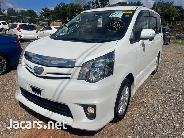 Toyota Noah 2,0L 2013-1