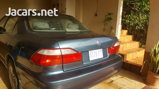 Honda Accord 3,0L 2001-3