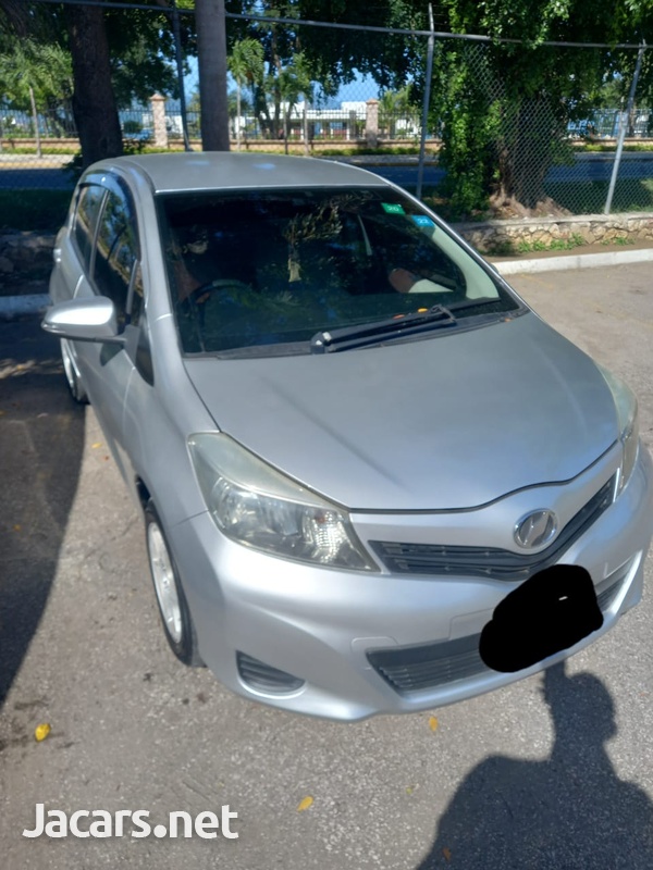 Toyota Vitz 1,3L 2013-3